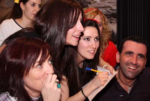 Jugando en una actividad de risoterapia